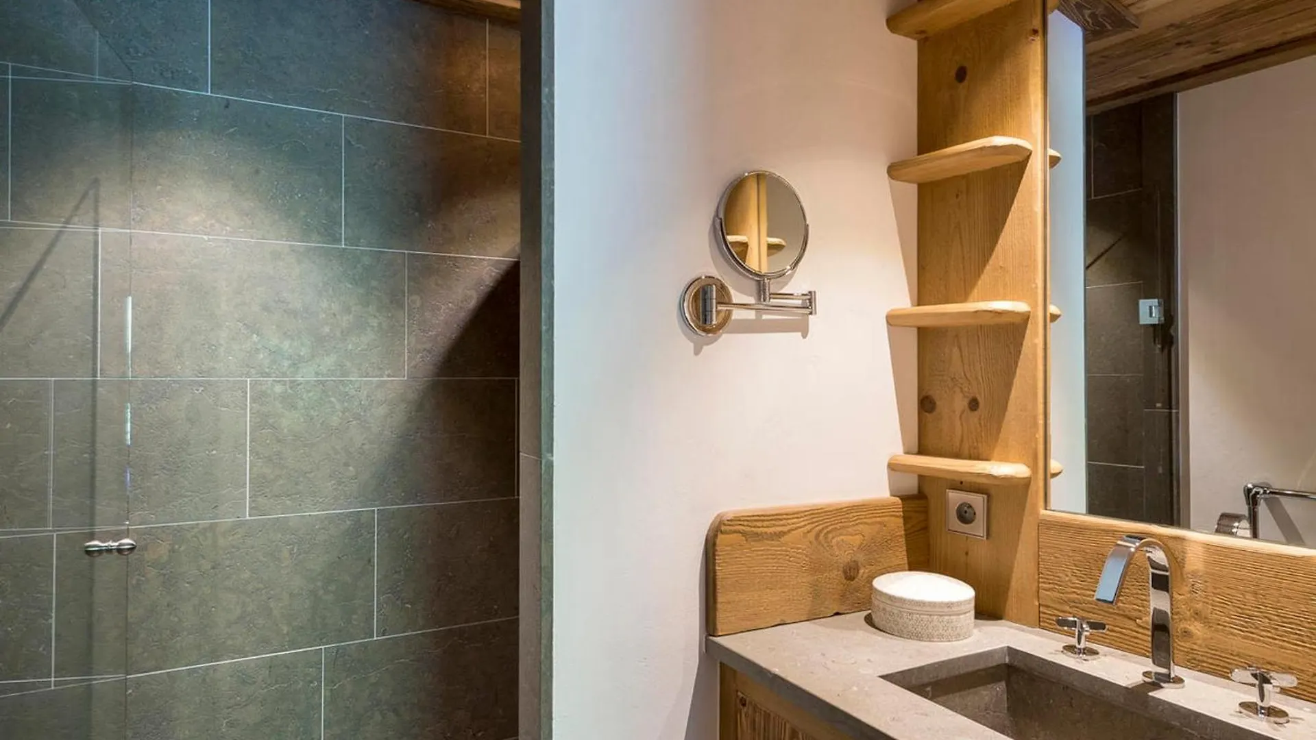 Chalet D'Exception Courchevel, 12 Pers, Prestations Haut De Gamme - Fr-1-575-238 France